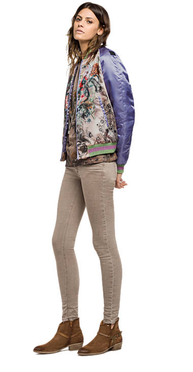 Decathlon Herren MULTICOLOUR+SOLID COLUR LILAC Bomberjacke aus Satin mit Maxi-Aufdruck Outlet Decathlon Herren MULTICOLOUR+SOLID COLUR LILAC Bomberjacke aus Satin mit Maxi-Aufdruck Outlet